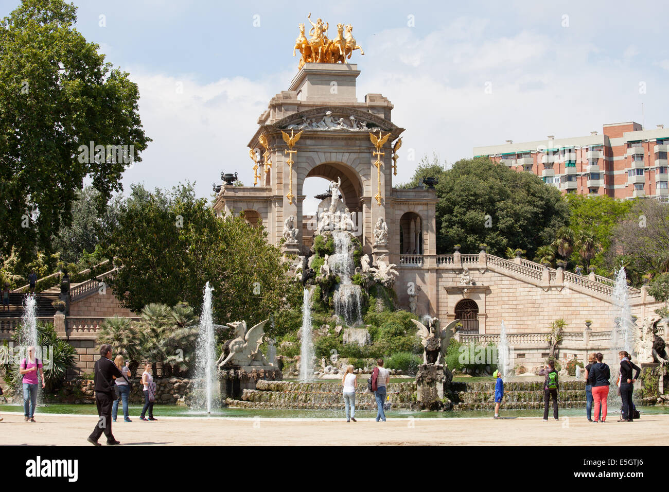 Das Cascada Denkmal mit Wasserfall und Brunnen im Parc De La Ciutadella in Barcelona, Katalonien, Spanien. Stockfoto