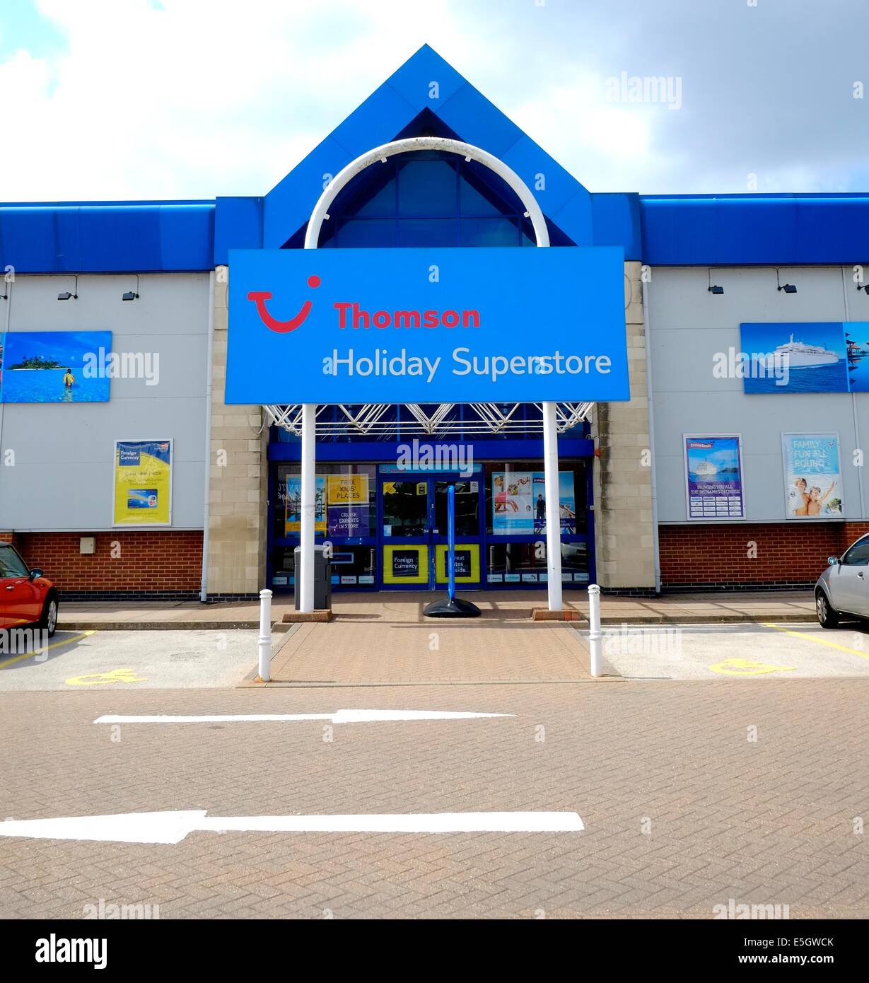 Ein Thomson Urlaub Superstore auf einem uk Retailpark Stockfoto