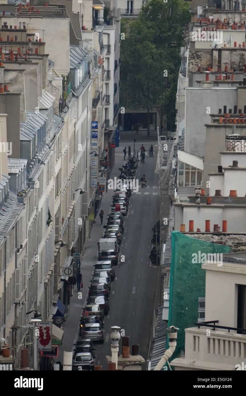 Draufsicht von Paris Straße, Autos, Motorräder, Gebäude Stockfoto