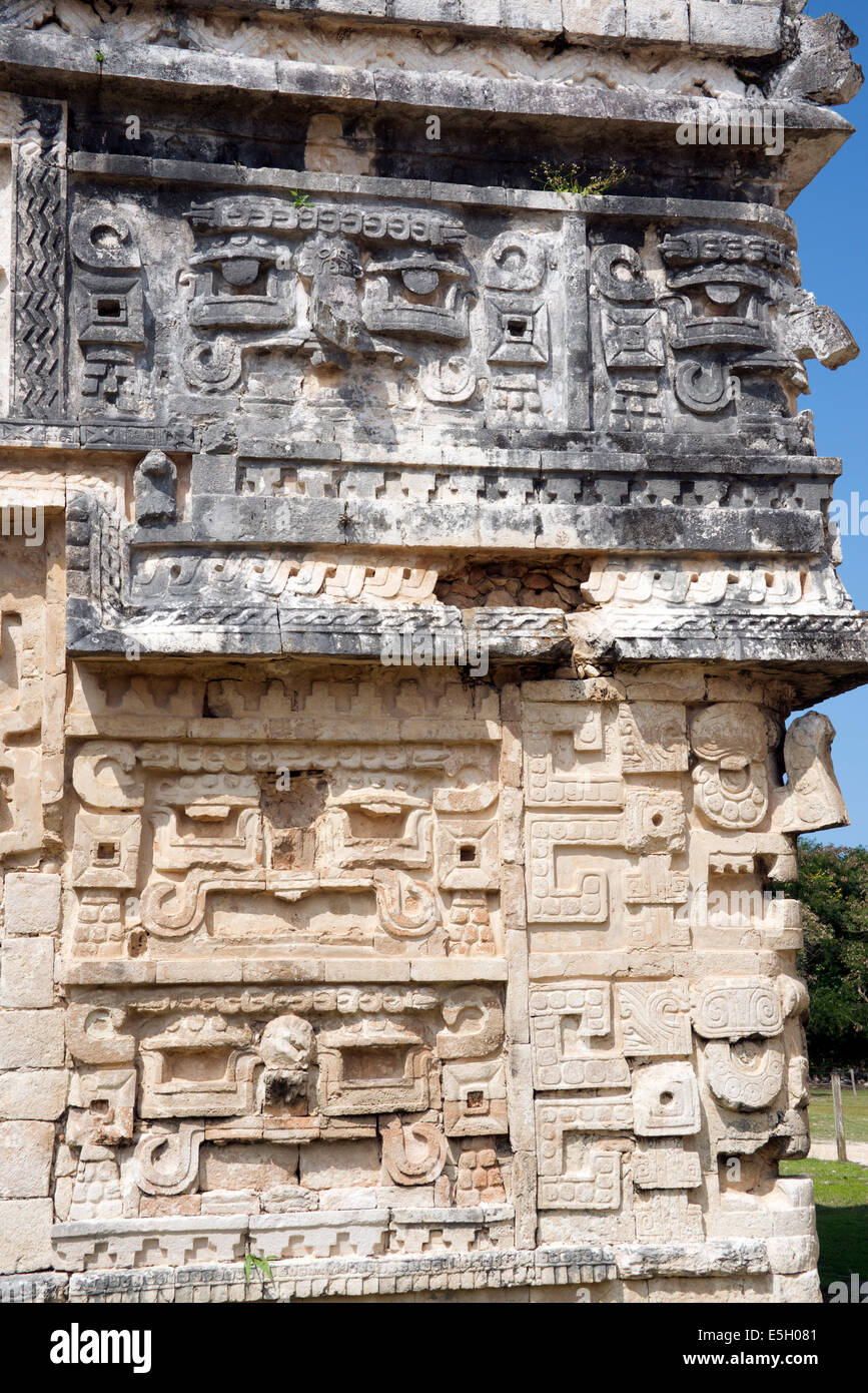 Detail der Steinbildhauen Las Monja oder Nonnenkloster Chichen Itza Yucatan Mexiko Stockfoto