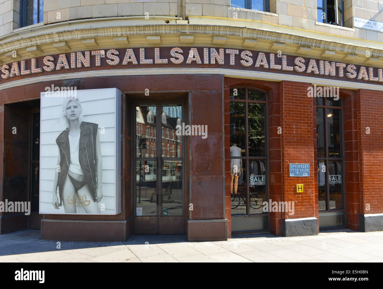 Alle Heiligen Mode Kleidung shop Spitalfields Market London E1 Stockfoto