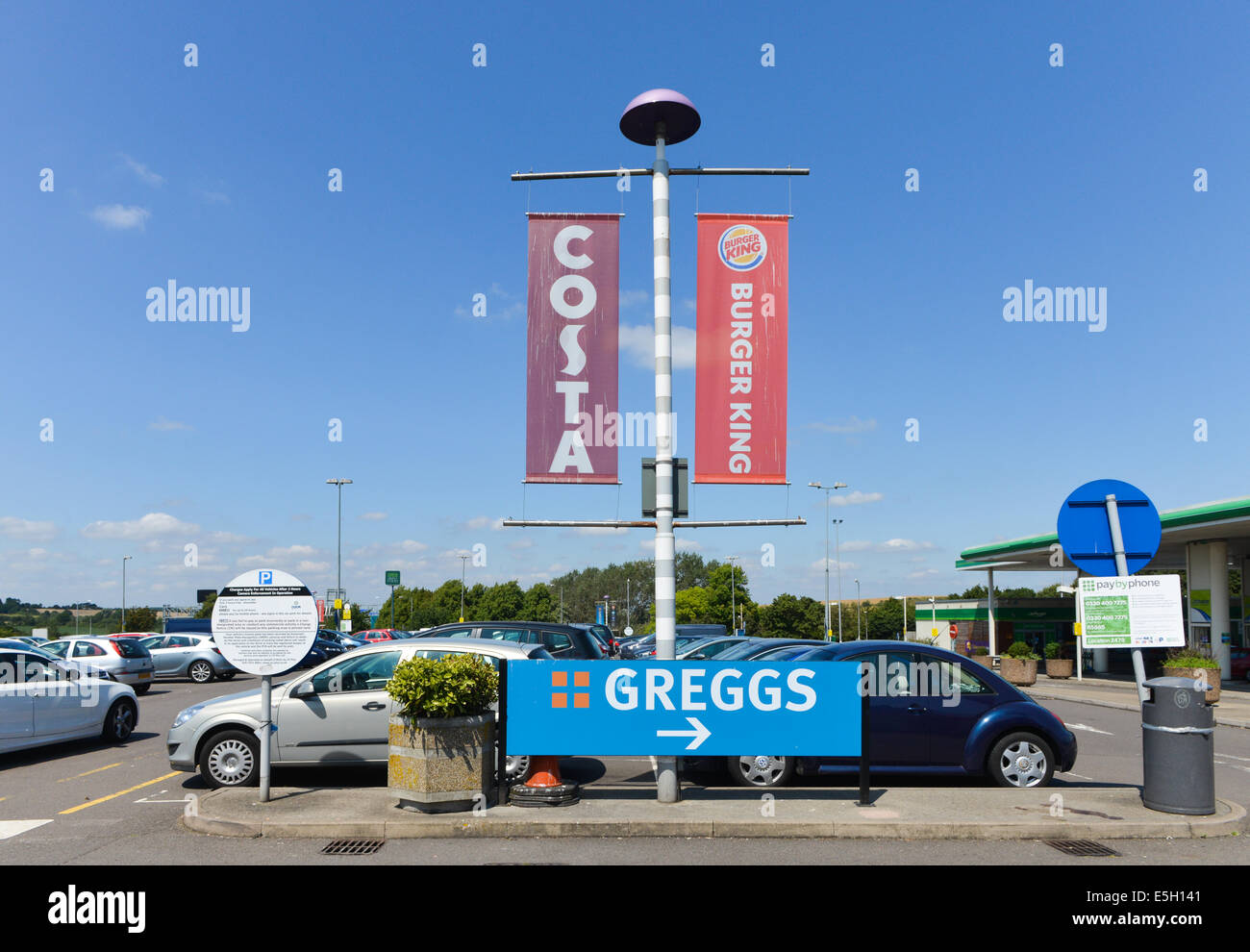 Toddington Moto M1 Autobahn Dienstleistungen Werbung Zugeständnisse Costa Greggs Burger King Stockfoto