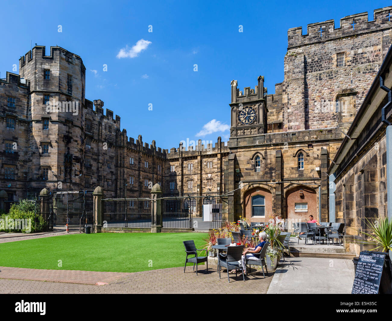 Innenhof des Lancaster Castle, Kategorie C Gefängnis bis 2011, Lancaster, Lancashire, UK Stockfoto