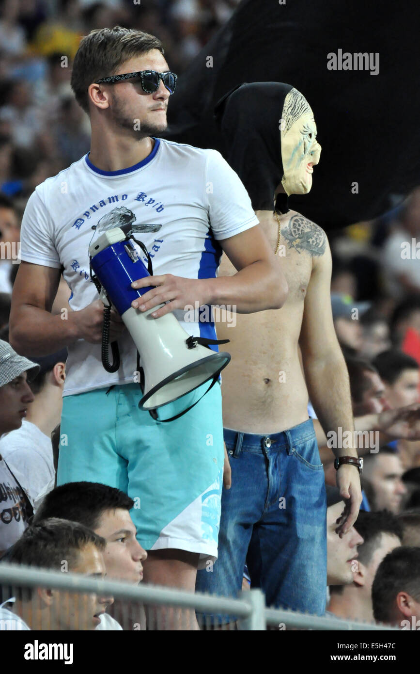 Ultras und Fans während des Spiels Inter zwischen "Schachtar" (Donezk) und Dynamo (Kiew) am Stadion Arena Lviv. Stockfoto