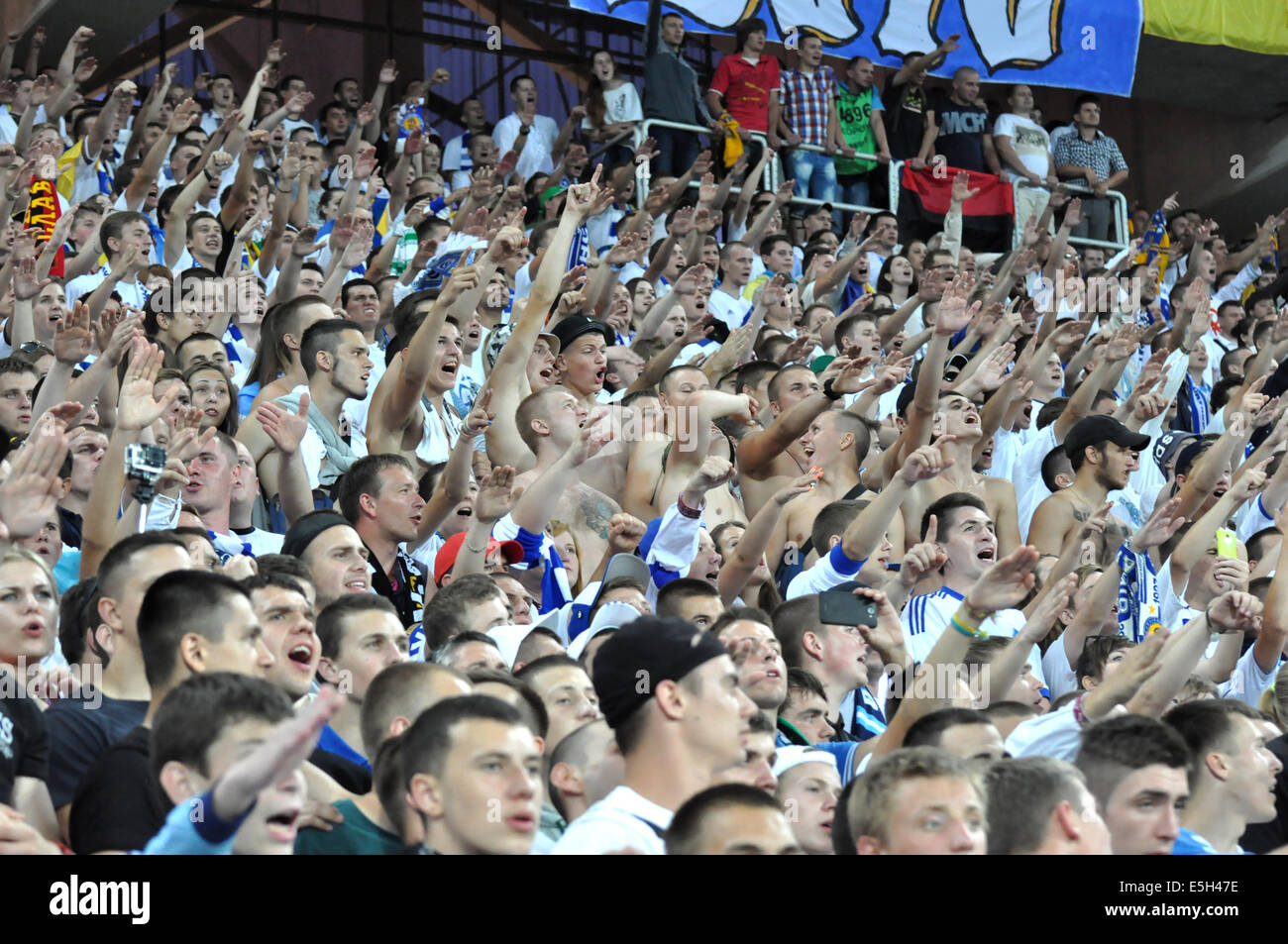 Ultras und Fans während des Spiels Inter zwischen "Schachtar" (Donezk) und Dynamo (Kiew) am Stadion Arena Lviv. Stockfoto