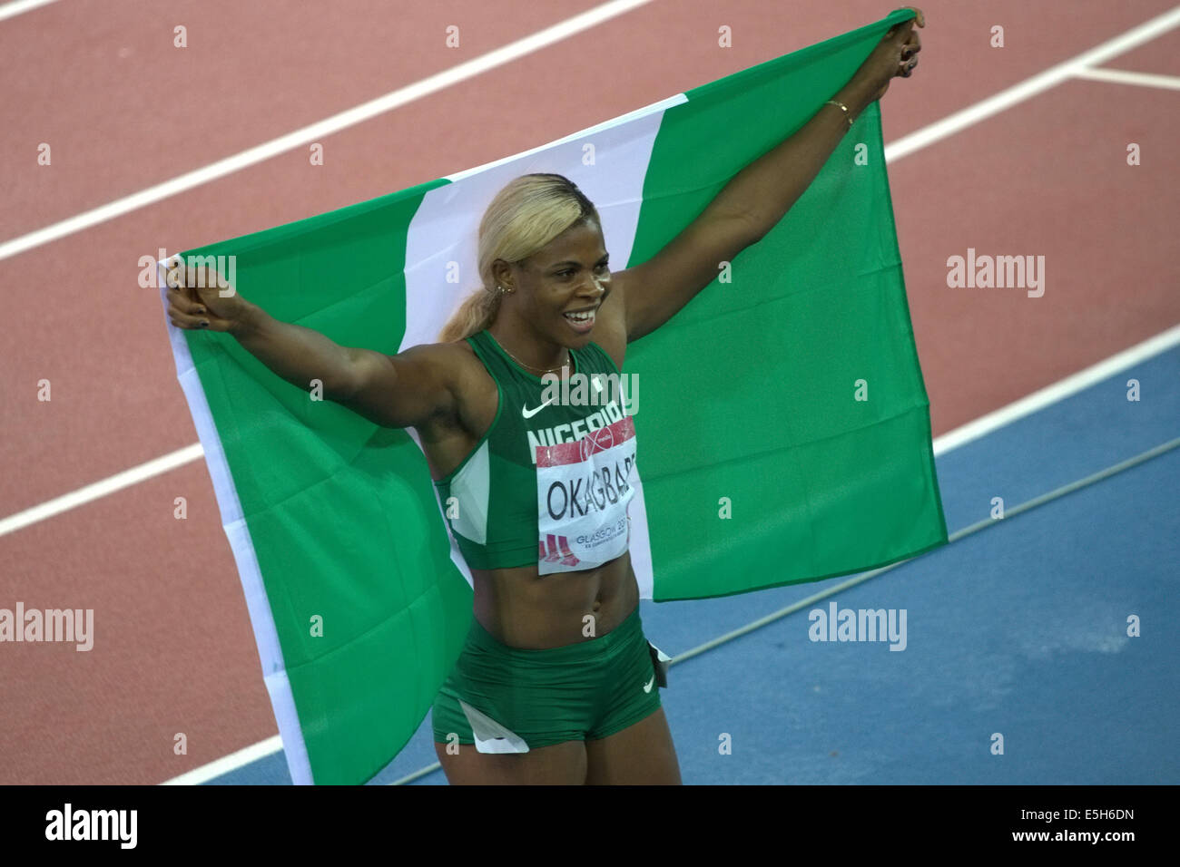 Hampden Park, Glasgow, Schottland, Großbritannien, Donnerstag, Juli 2014. Der nigeranische Blessing Okagbare feiert den Gewinn des 200m-Finales der Frauen bei den Commonwealth Games 2014 in Glasgow Stockfoto