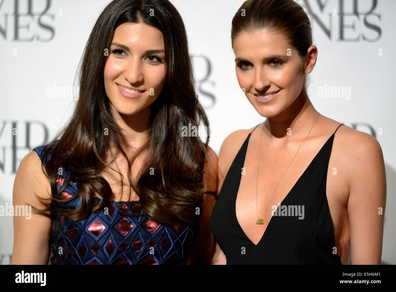 Sydney, Australien. 30. Juli 2014. Medien-Persönlichkeiten Hoda Waterhouse und Kate Waterhouse ankommen auf dem roten Teppich für die David Jones Frühjahr/Sommer 2014 Collection Launch an David Jones Elizabeth Street Store. Bildnachweis: MediaServicesAP/Alamy Live-Nachrichten Stockfoto