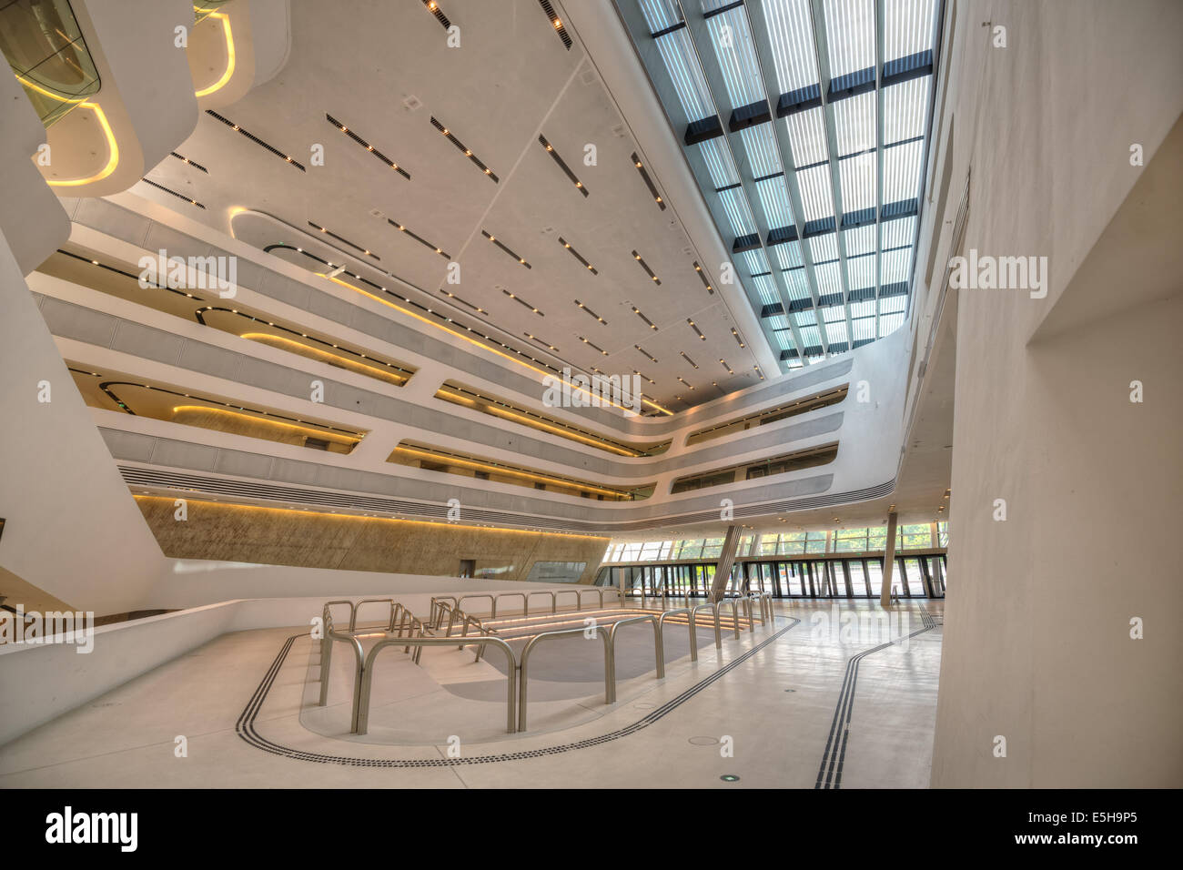 Innenraum des neuen Vienna University of Economics und Business Stockfoto