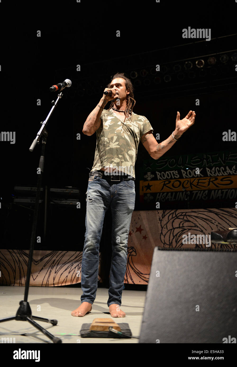 Portsmouth, Virginia, USA. 26. Juli 2014. SoulShine Tour bringt Reggae, Funk, Fusion band MICHAEL FRANTI SPEARHEAD und © Jeff Moore/ZUMA Wire/ZUMAPRESS.com/Alamy Live-Nachrichten Stockfoto