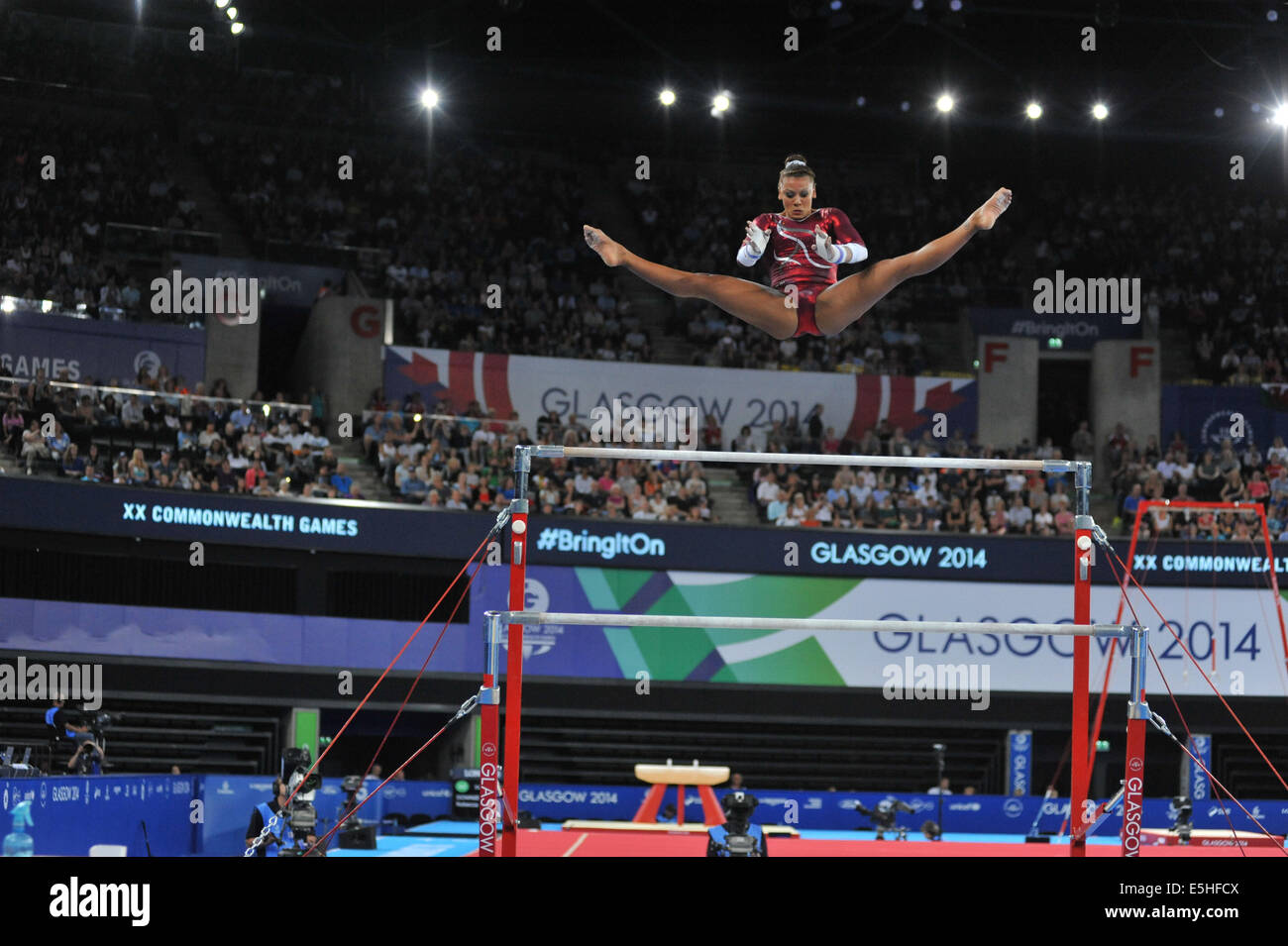 Glasgow, Schottland. 31. Juli 2014. Rebecca Downie (ENG) während der Frauen ungleichmäßige Bars Finale an der SSE Hydro, XX Commonwealth Games, Glasgow. Downie gewann die Goldmedaille im Wettbewerb. Bildnachweis: Michael Preston/Alamy Live-Nachrichten Stockfoto