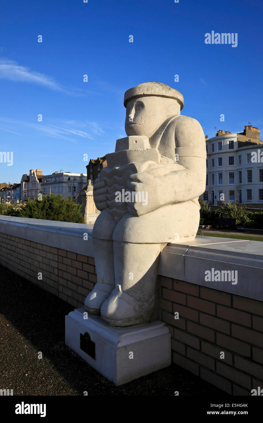 9530. junge mit Boot Skulptur, Herne Bay, Kent Stockfoto