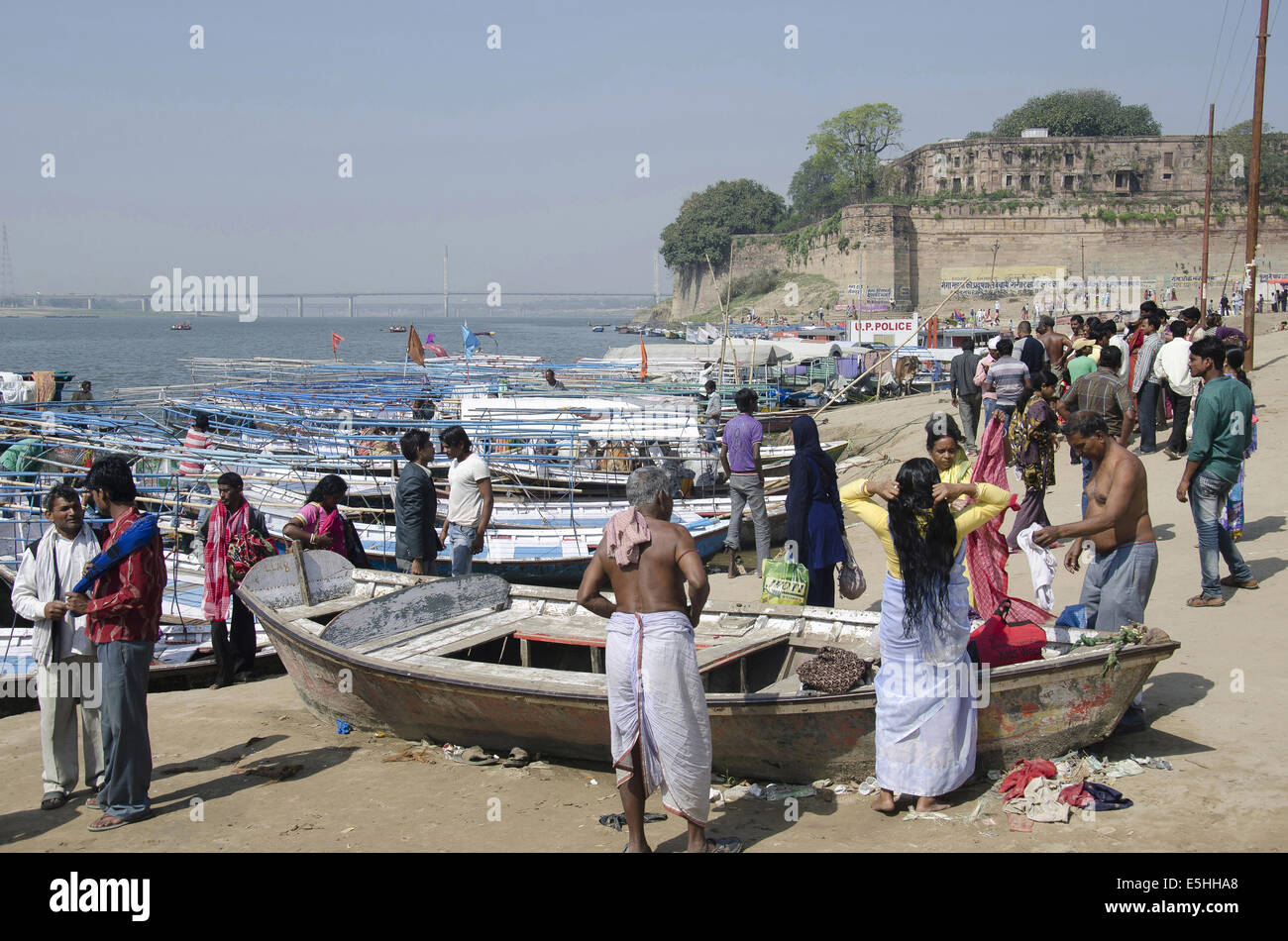 Pilgrrims am Triveni Sangam, Prayag, Allahabad, Uttar Pradesh, Indien Stockfoto