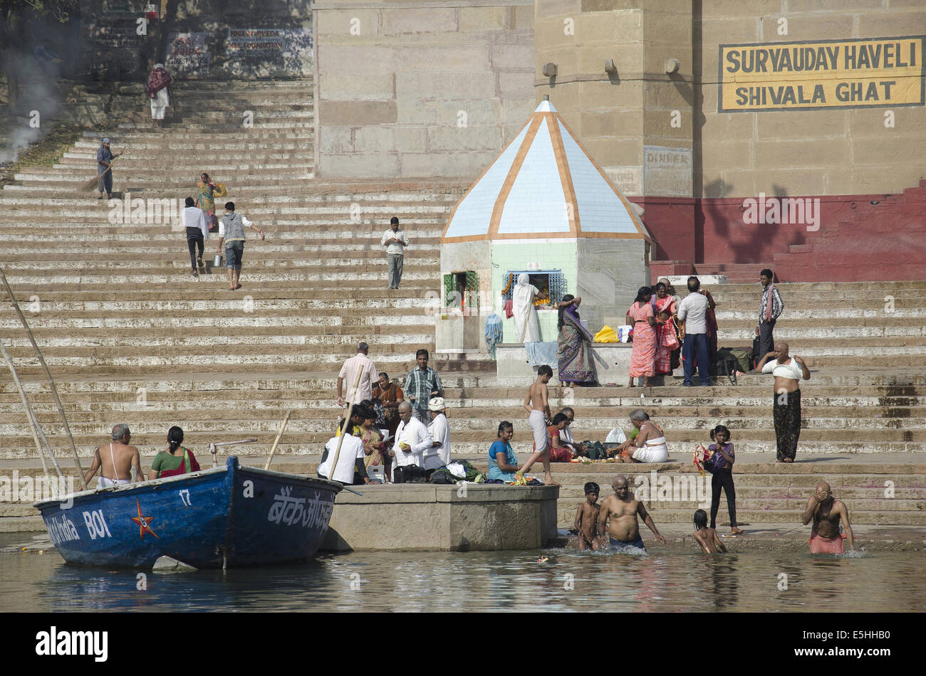 Shivala Ghat am Ganges, Varanasi, Benares, Uttar Pradesh, Indien Stockfoto
