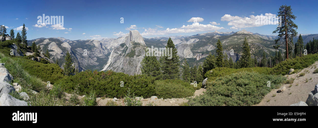 Panoramablick auf den Half Dome, Yosemite-Nationalpark, Kalifornien, USA Stockfoto