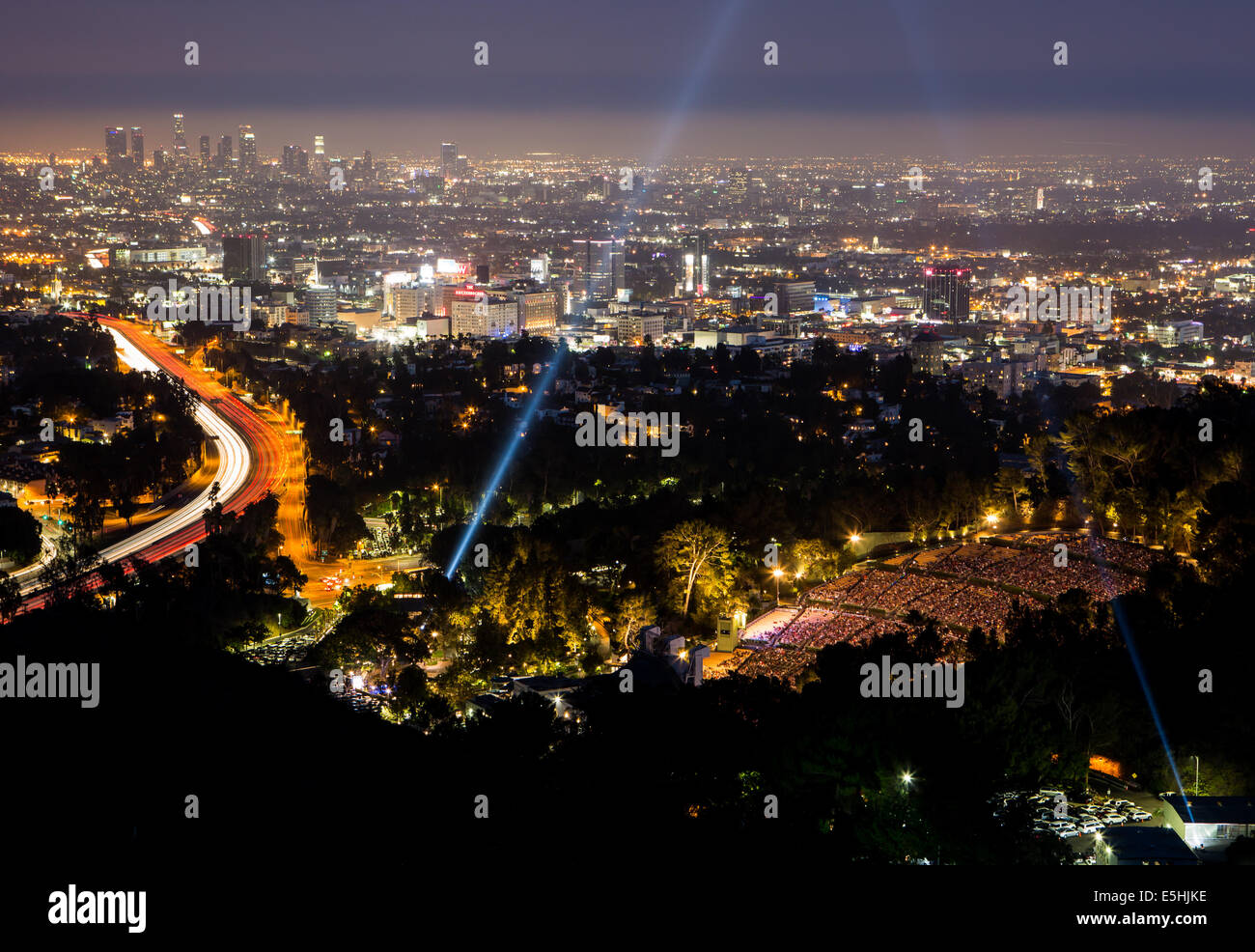 Blick über die Skyline von LA und der Hollywood Bowl während eines Auftritts in Los Angeles, Kalifornien, USA Stockfoto