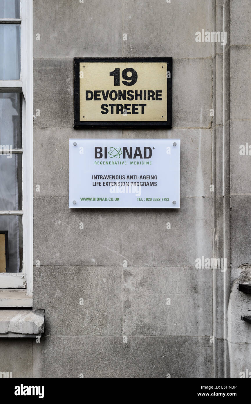 Ein Zeichen-Namensschild für BioNad Anti-Aging Aging Clinic Privatpraxis Praxis in der Nähe von Marylebone, London, UK. Stockfoto