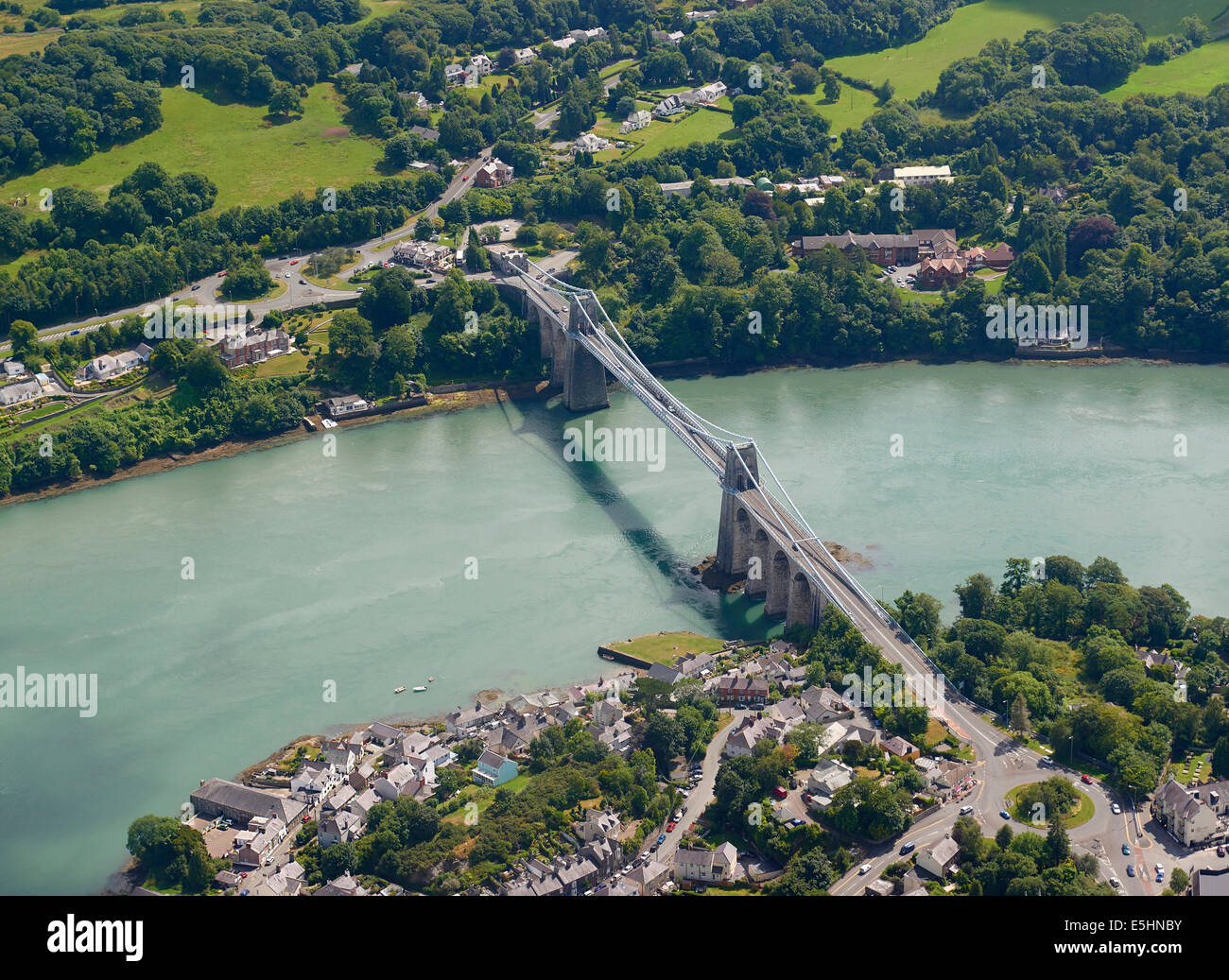 Die Menai Straight Telford Brücke, Trennung von Anglesey aus der walisische Festland, North Wales, UK Stockfoto