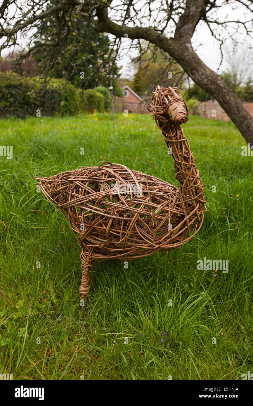 Großbritannien, England, Somerset, Nether Stowey, Coleridge Bauerngarten, Gans Weide Skulptur Stockfoto
