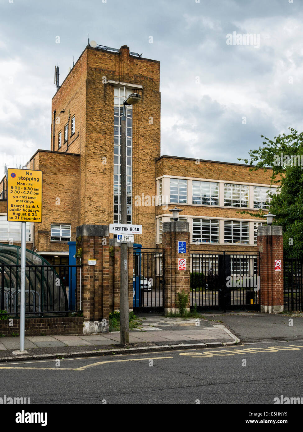 Richmond nach Themse College Gebäude und Eingang - Twickenham, London, UK Stockfoto
