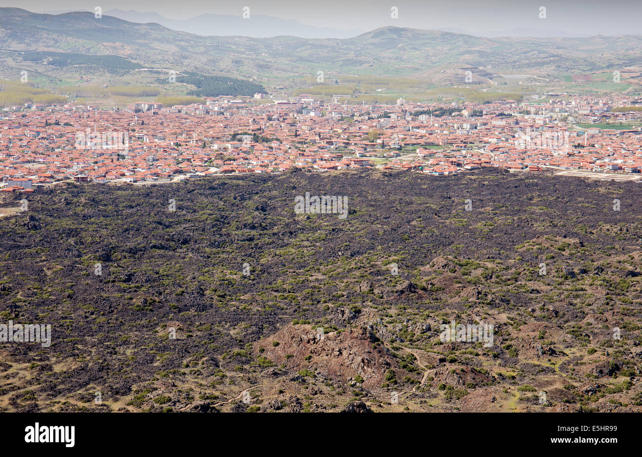 Panoramablick auf Stadt Kula und vulkanischer Lava Manisa Türkei Stockfoto