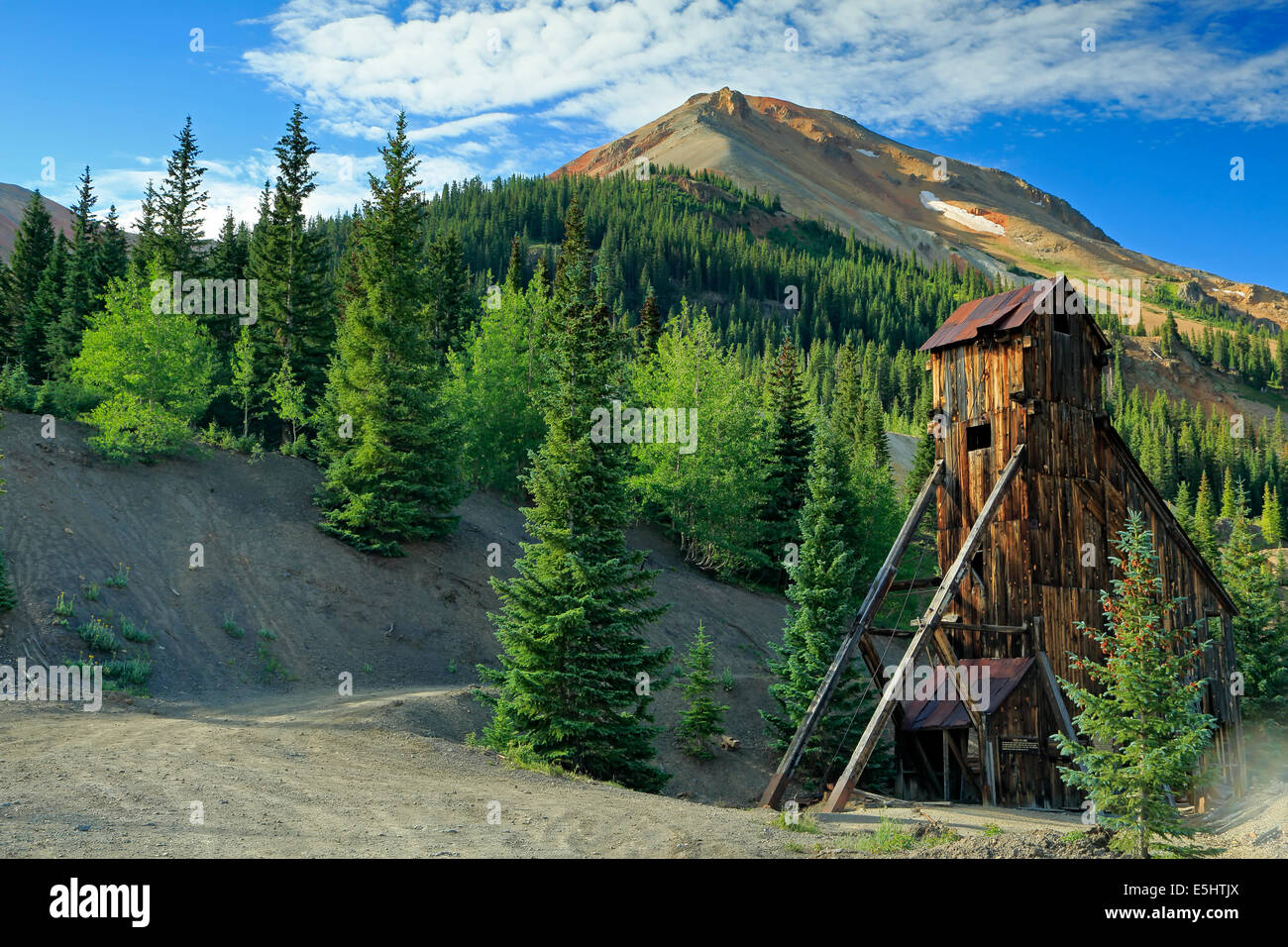 Welle Haus und Red Mountain Nr. 3, Yankee Girl Mine, in der Nähe von Ouray, Colorado USA Stockfoto
