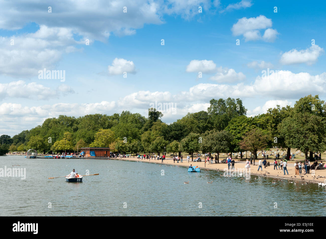 Die Serpentine Lake im Hyde Park, London, UK Stockfoto