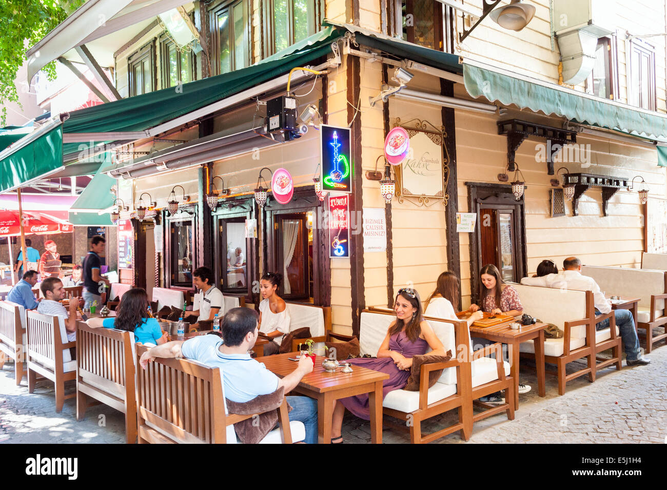 Cafe-Bar in Ortakoy, Istanbul, Türkei Stockfoto