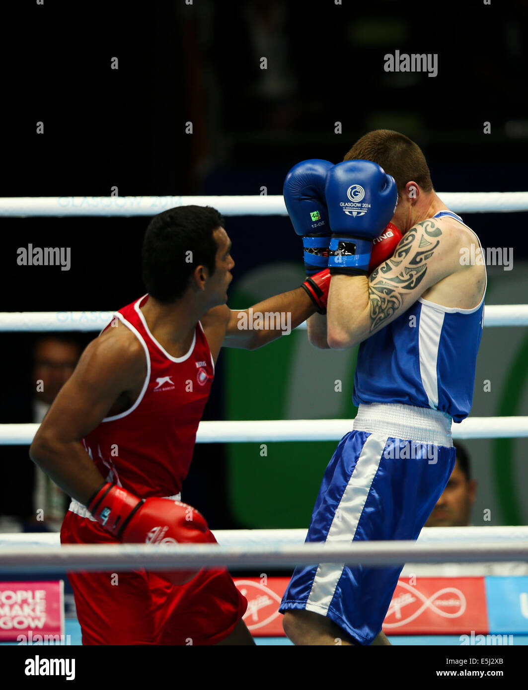 Scotstoun, Glasgow Schottland 1. August 2014. Tag 9 Boxen Halbfinale. Mandeep Jangra IND schlägt Steven Donnelly NIR Credit: ALAN OLIVER/Alamy Live News Stockfoto