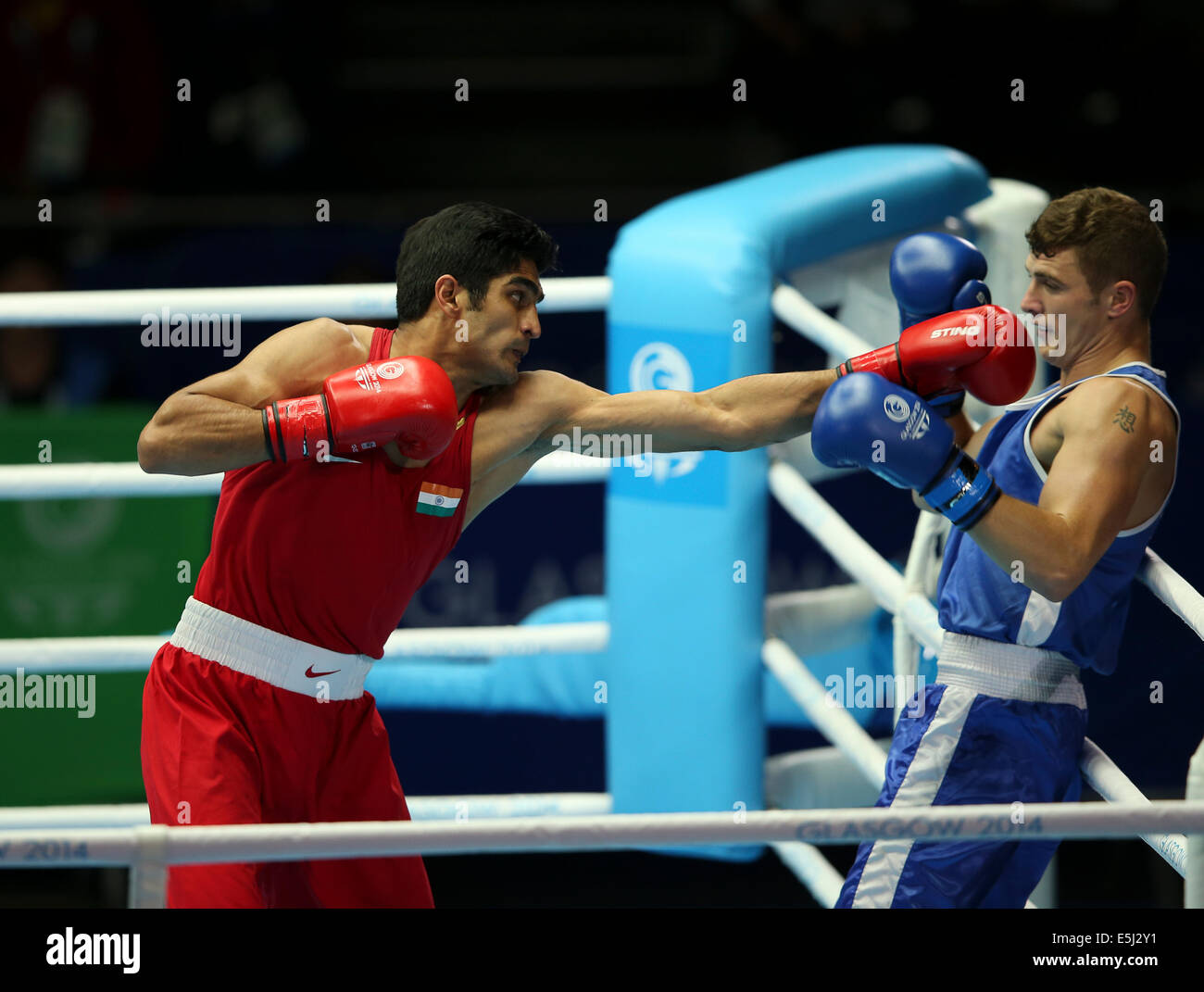 Scotstoun, Glasgow Schottland 1. August 2014. Tag 9 Boxen Halbfinale.  Vijender Vijender IND schlägt Connor Coyle NIR Credit: ALAN OLIVER/Alamy Live News Stockfoto