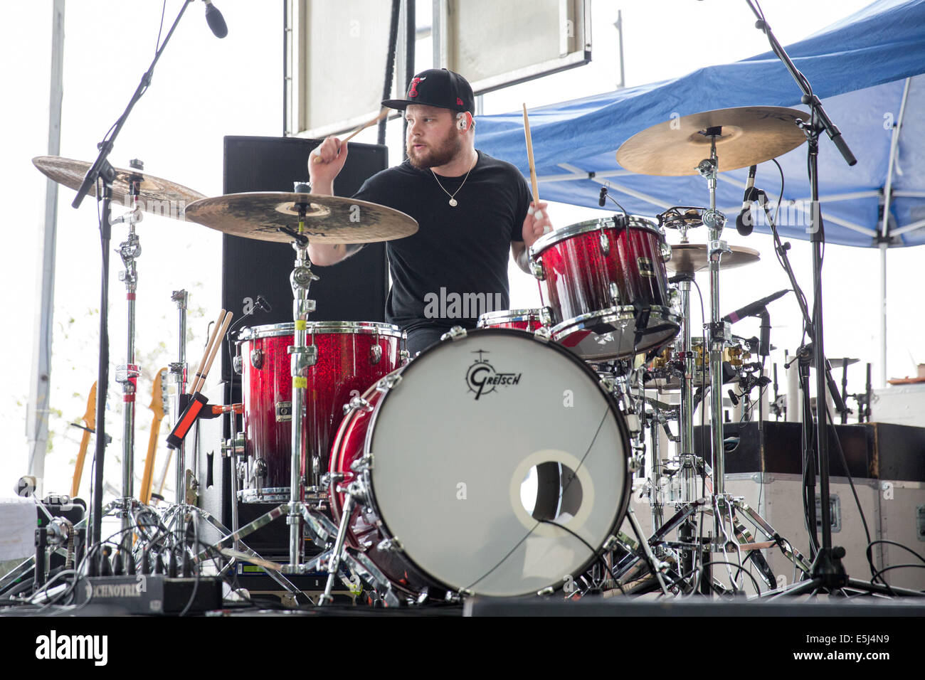 Chicago, Illinois, USA. 5. Januar 2012. Schlagzeuger BEN THATCHER Band königliches Blut tritt in das 2014 Lollapalooza Festival in Chicago, Illinois © Daniel DeSlover/ZUMA Draht/Alamy Live News Stockfoto