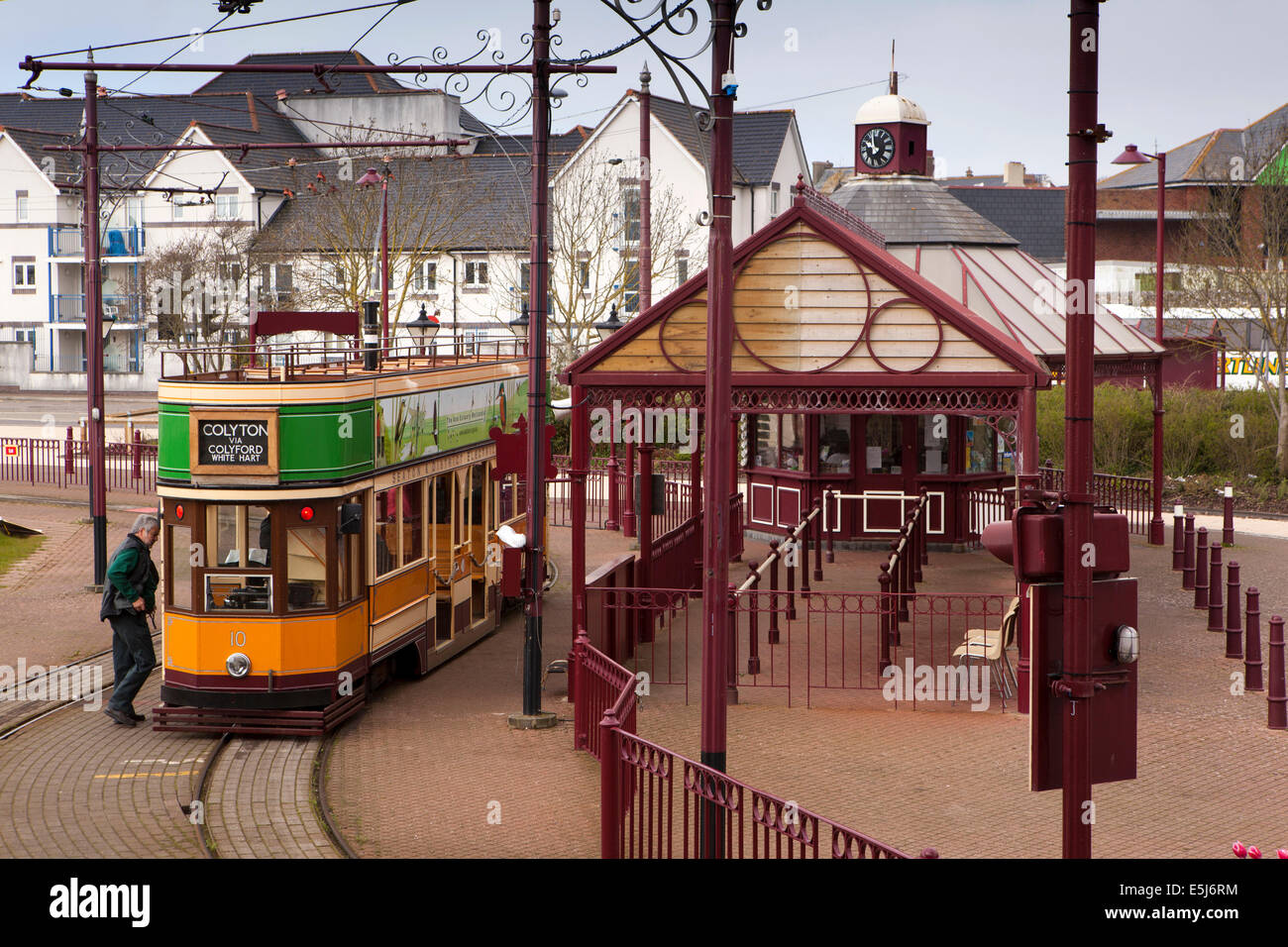 UK England, Dorset, Seaton elektrische Straßenbahn, Colyton Straßenbahn White Hart am Endpunkt Stockfoto