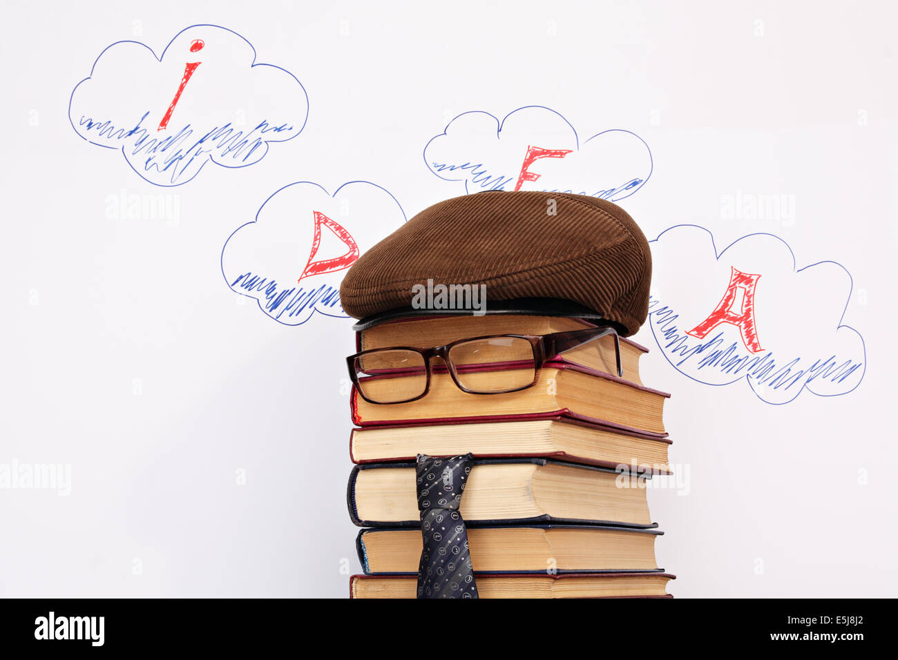 Ungewöhnliche Schüler Parodie auf dem Hintergrund der Idee Wort in Wolken Stockfoto