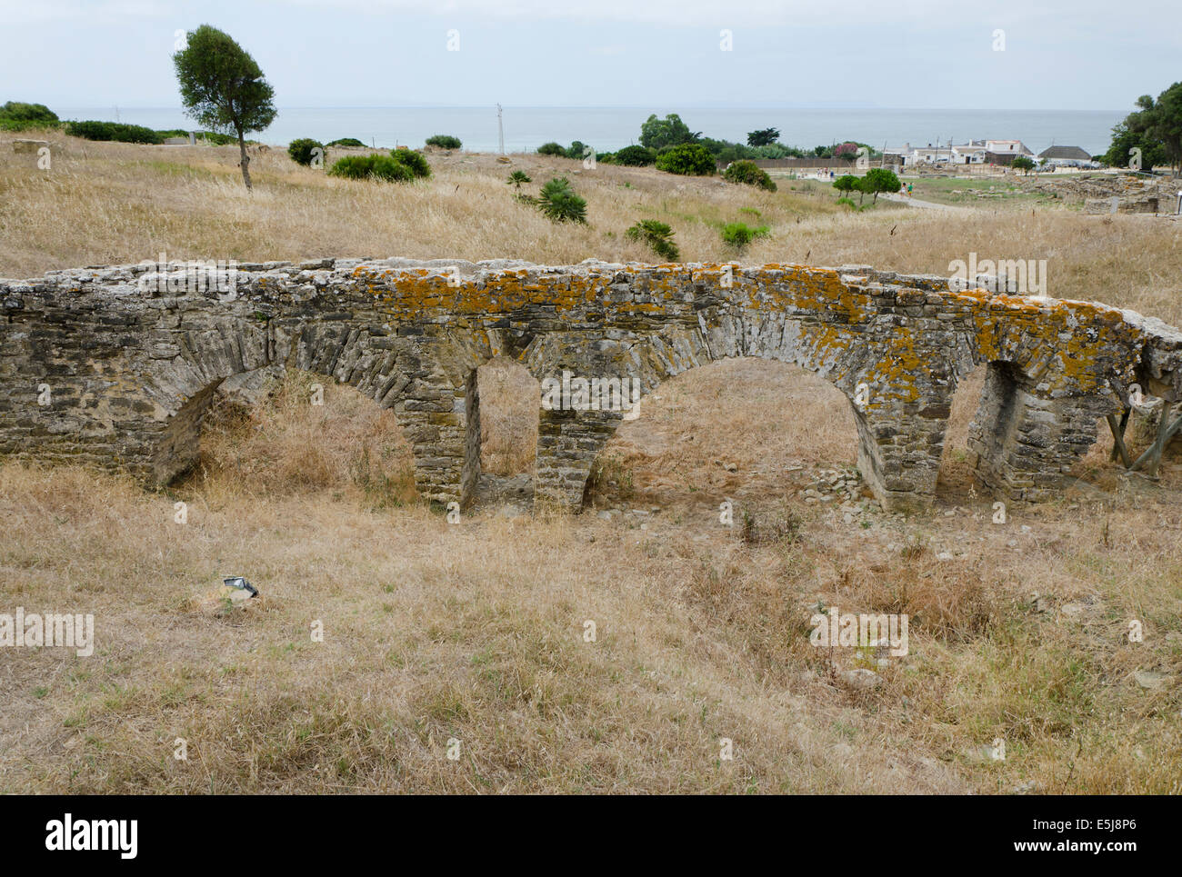 Römische Wasserleitung, die Ruinen Baelo Claudia, Bolonia, Costa De La Luz Cadiz, Spanien. Stockfoto