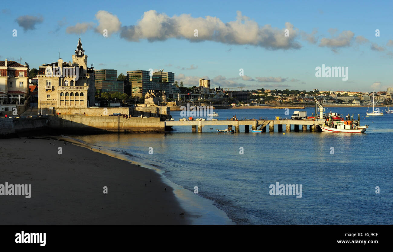 Praia Peixe, ein Strand im Zentrum von Cascais, Portugal Stockfoto