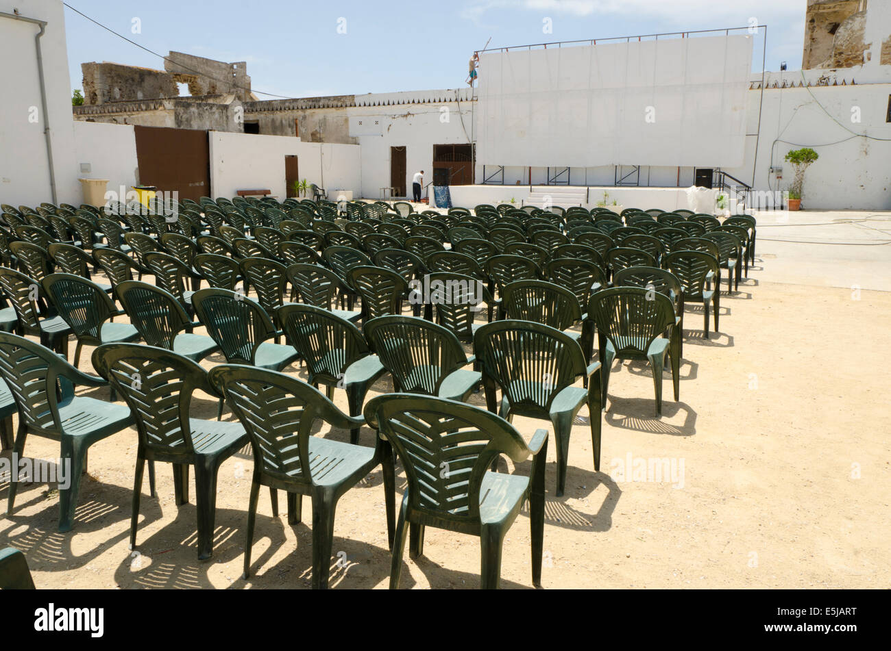 Open Air Kino oder open Air Kino in der spanischen Dorf von Zahara de Los Atunes, Cádiz, Costa De La Luz, Spanien Stockfoto