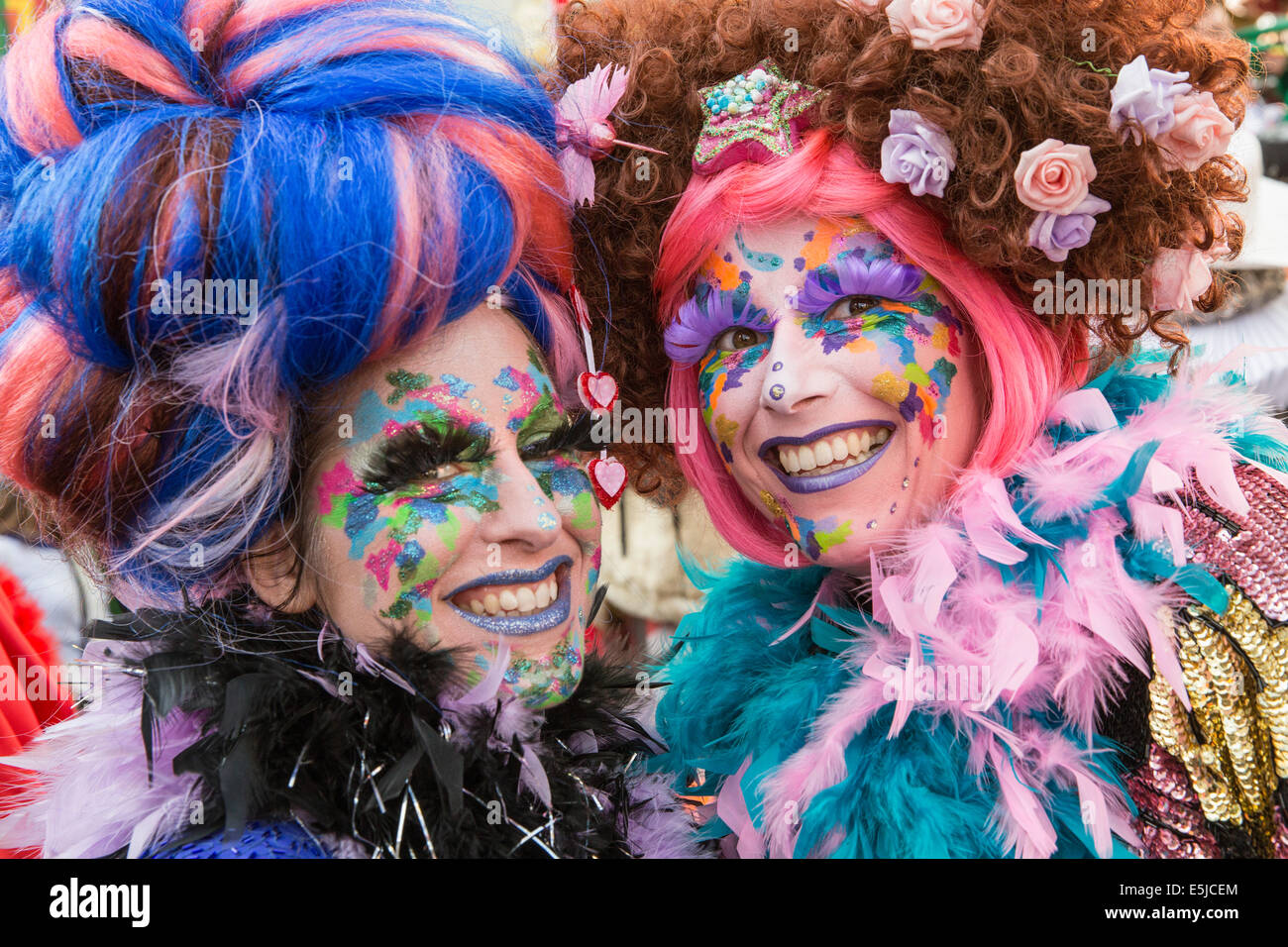 Niederlande, Maastricht, Karneval. Schön geschminkte Frau. Porträt Stockfoto