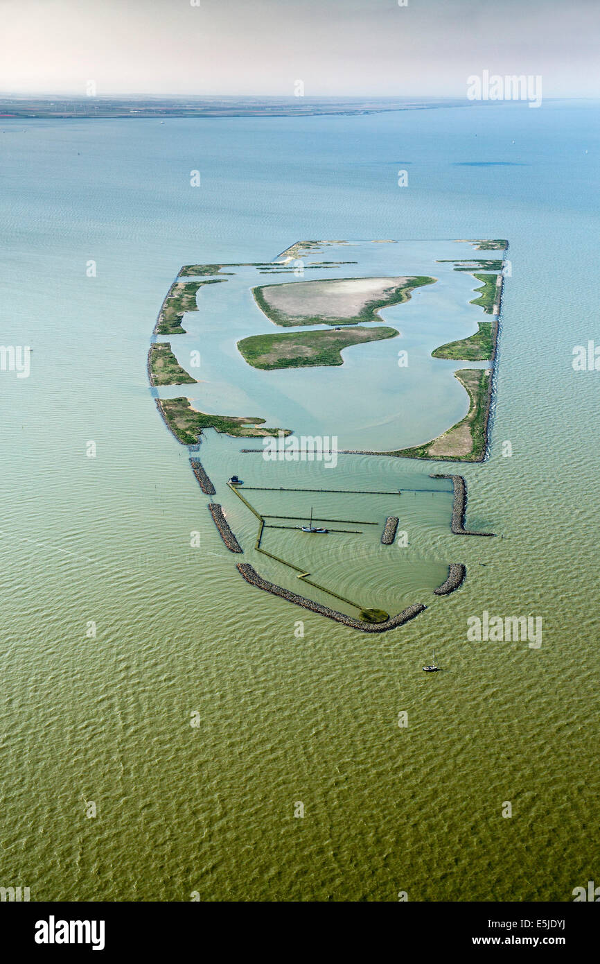 Niederlande, Andijk, künstliche Insel namens De Kreupel, niederländische Forstverwaltung. Luftbild Stockfoto