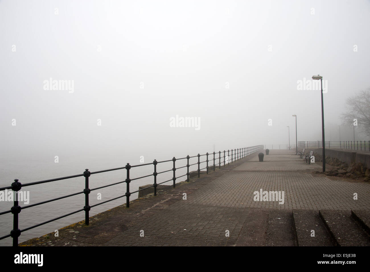 Meer Nebel Nebel dick Geländer verschwinden Stockfoto