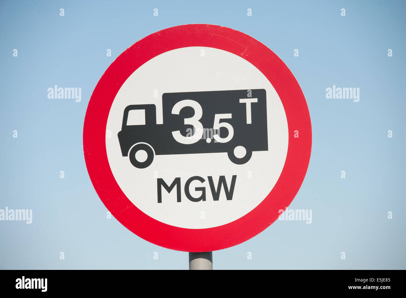 3,5 t MGW Tonne maximale Bruttogewicht Zeichen begrenzen Stockfoto