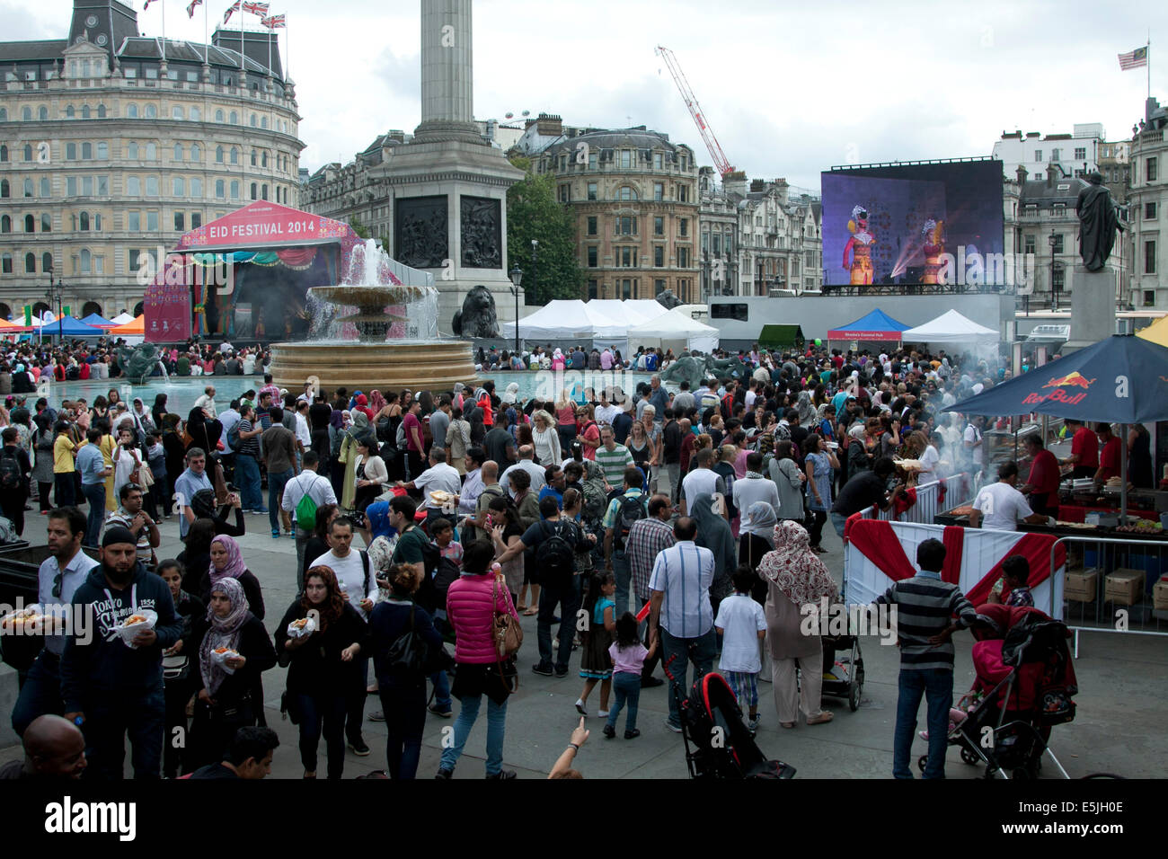 London, UK. 2. August 2014. Mitglieder der Öffentlichkeit besuchen den Eid Festival in Trafalgar Square in London, das Ende des Ramadan Credit: Amer Ghazzal/Alamy Live-Nachrichten Stockfoto