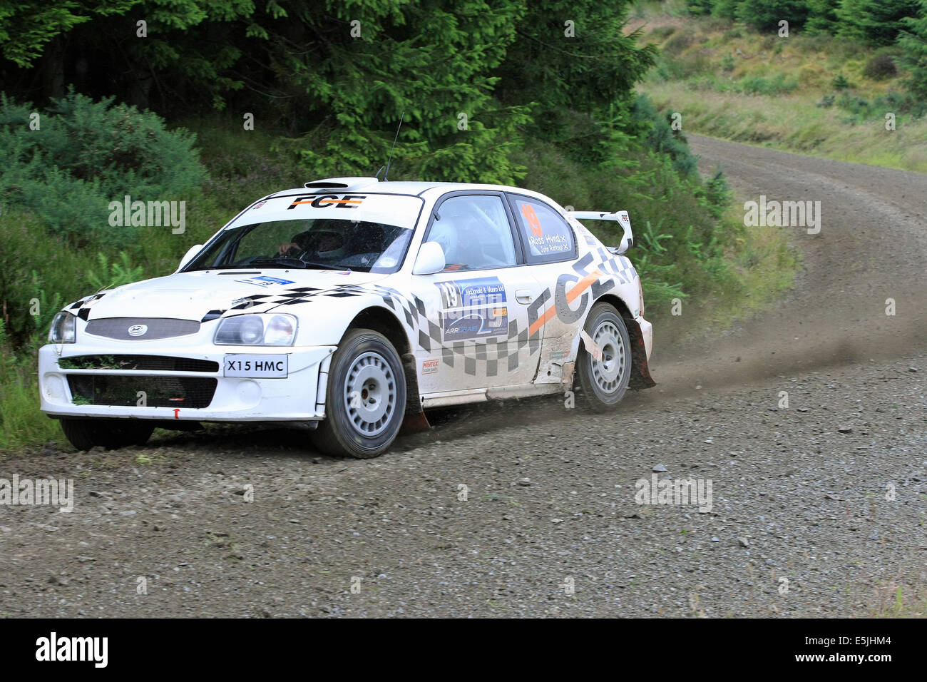 Schottland, Großbritannien. 2. August 2014. John Rintoul und Ross Hynd in ihren Hyundai Accent WRC auf der Bühne Gartly Moor der Speyside Etappen-Rallye, Schottland. Samstag, 2. August 2014. Bildnachweis: Malcolm Gallone/Alamy Live-Nachrichten Stockfoto