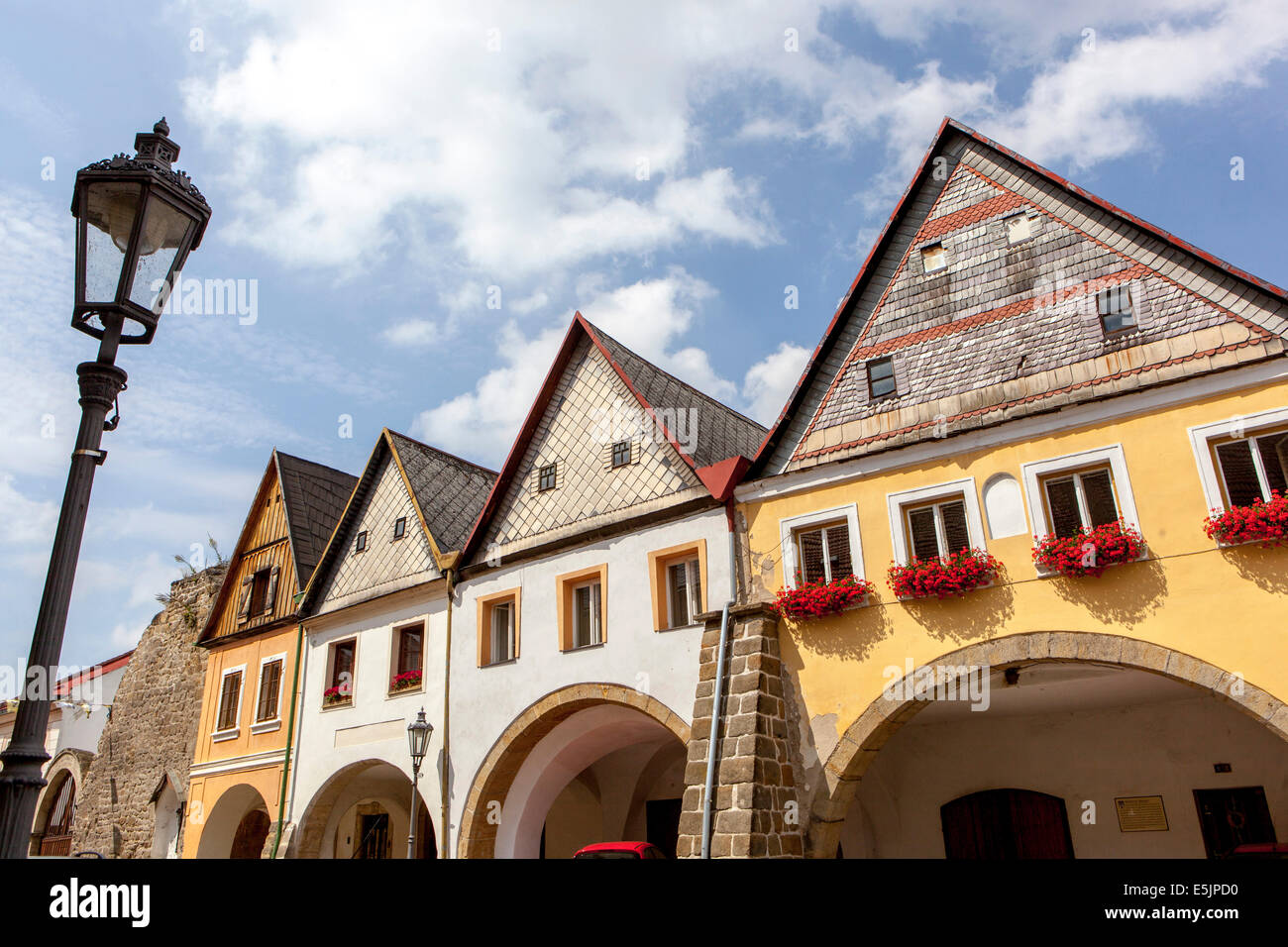 Giebel Häuser auf Mirove Namesti Platz - die kleinste städtische Erhaltung, Ustek Tschechische Republik Stockfoto