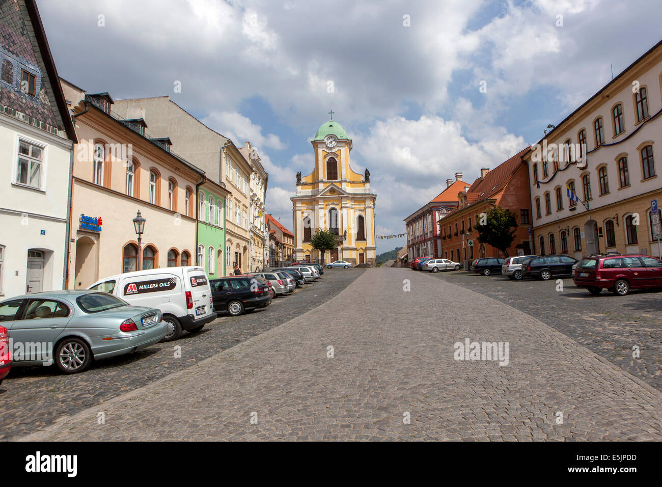 St. Peter und Paul Church - Mirove Square, Ustek Stadt - die kleinste städtische Erhaltung in die Tschechische Republik-Nordböhmen Stockfoto