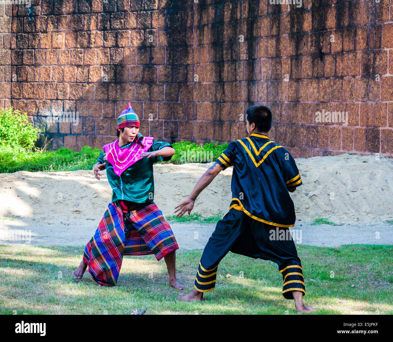 Kämpfer Übung für Thai traditionelle Kampfkunst-Vorführung in Thailand Stockfoto