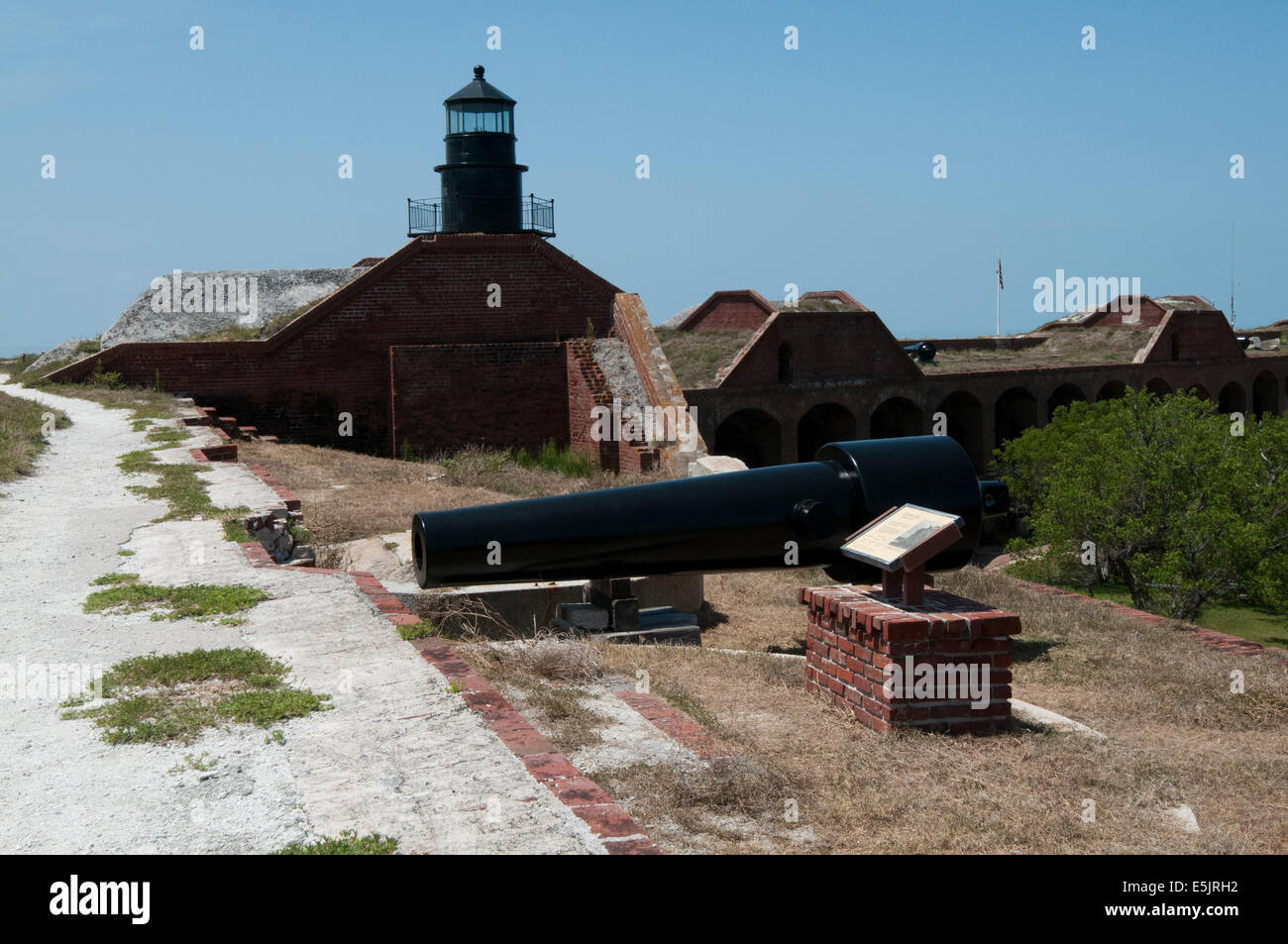 Bürgerkriegära Fort Jefferson ist die Heimat von bürgerkriegära Kanonen und den Garten Schlüssel Leuchtturm. Stockfoto