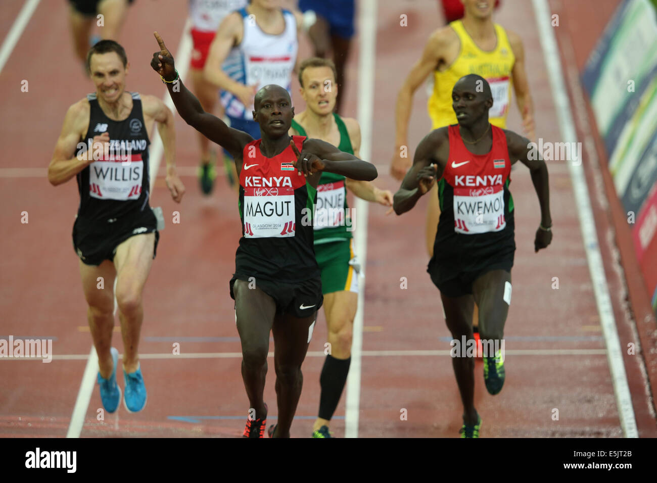 Hampden Park, Glasgow 2. August 2014. Commonwealth Games Day 10 Leichtathletik.  Männer 1500m Finale. Gewinner James Kiplagat Magut KEN; 2. Ronald Kwemoi KEN; 3. Nick Willis NZL. Bildnachweis: ALAN OLIVER/Alamy Live-Nachrichten Stockfoto