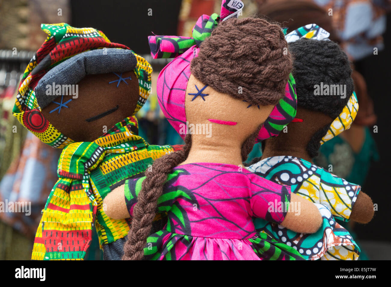 Afrikanischen Stil Puppen zum Verkauf auf dem stall in Covent Garden, London, England, UK Stockfoto