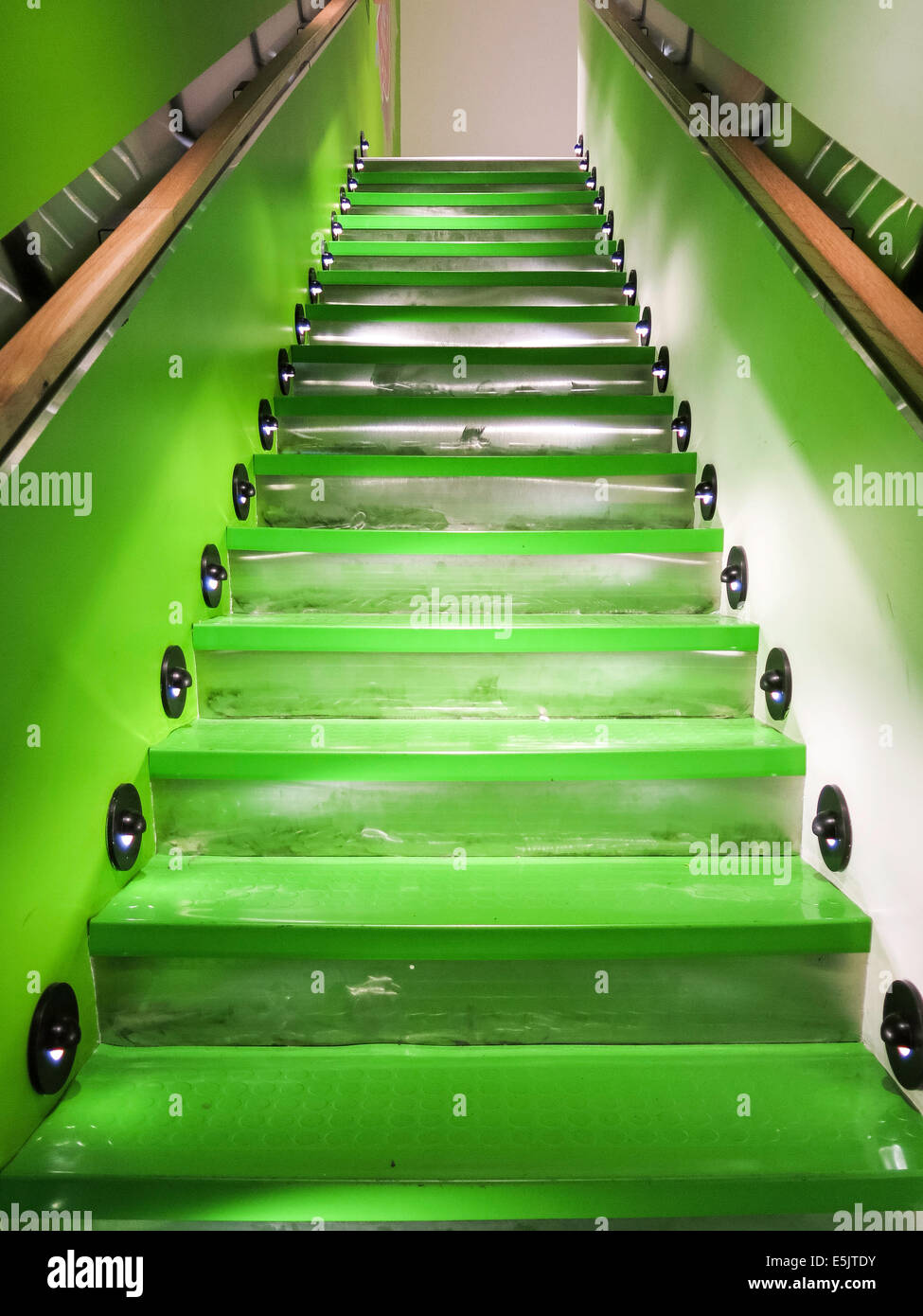 Crocs Store Treppe bei 152 West 34th Street, NYC Stockfoto