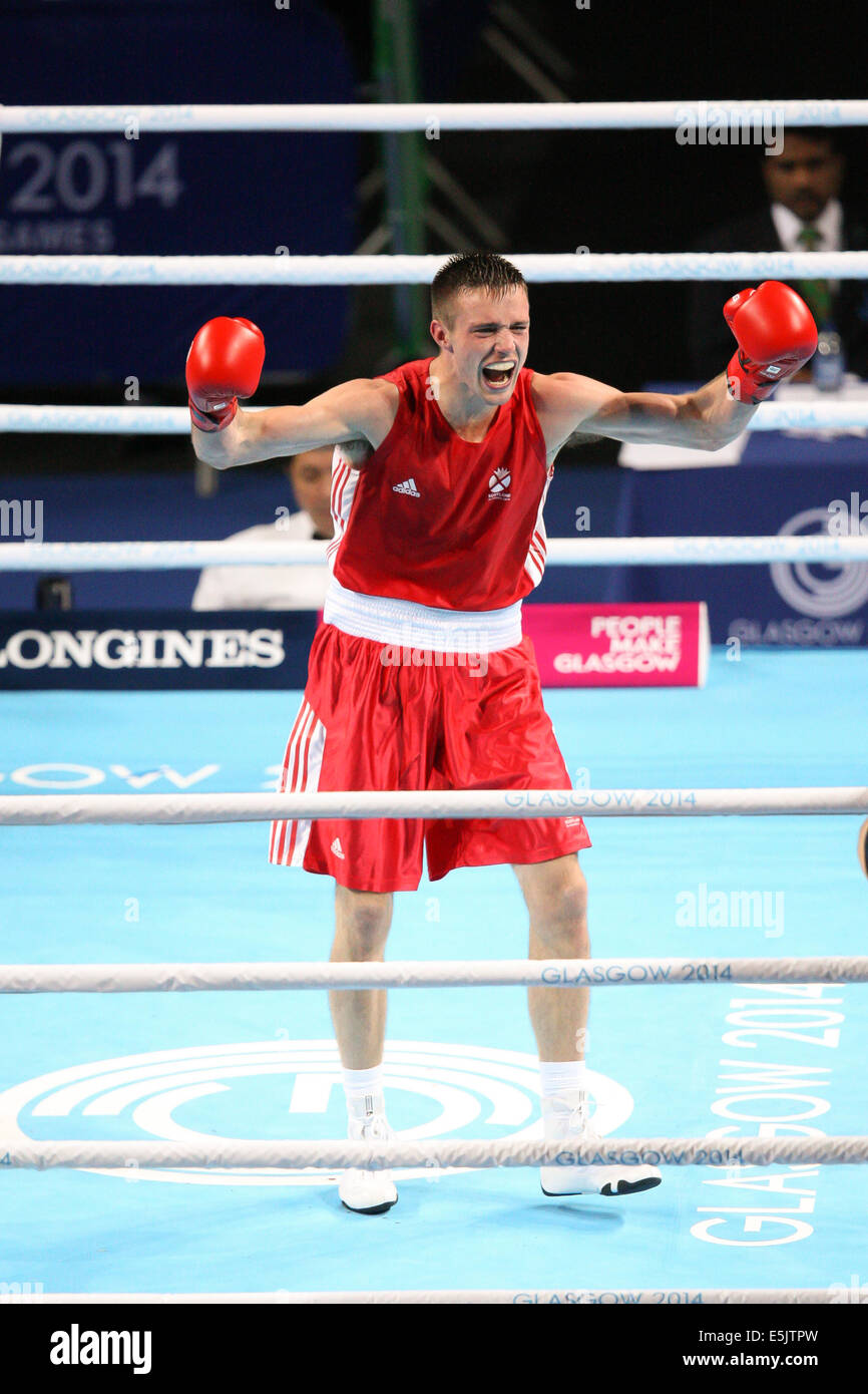 Glasgow, Schottland. 2. August 2014. Glasgow Commonwealth Games. 10. Tag. SSE Hydro. Mens-Boxen. Licht Welter (64kg) Finale. Josh Taylor (SCO) in rot, gewinnt Gold. Bildnachweis: Aktion Plus Sport/Alamy Live-Nachrichten Stockfoto