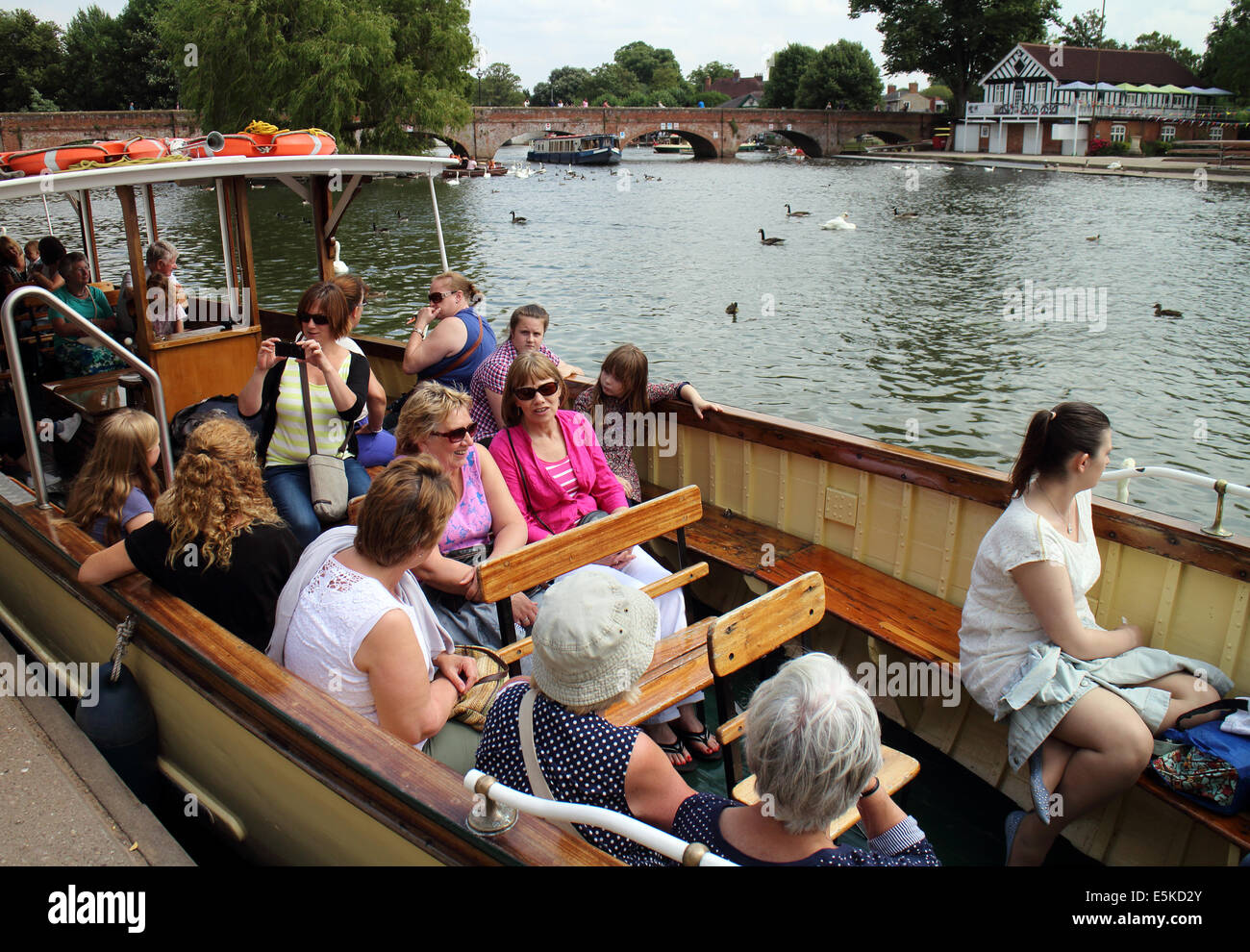 Menschen auf einem Fluss Avon Reise Boot, London, UK Stockfoto